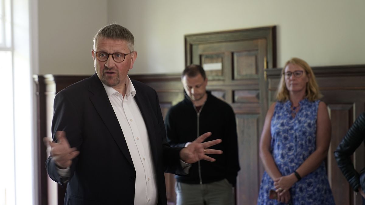 Officiel indvielse med taler og korsang