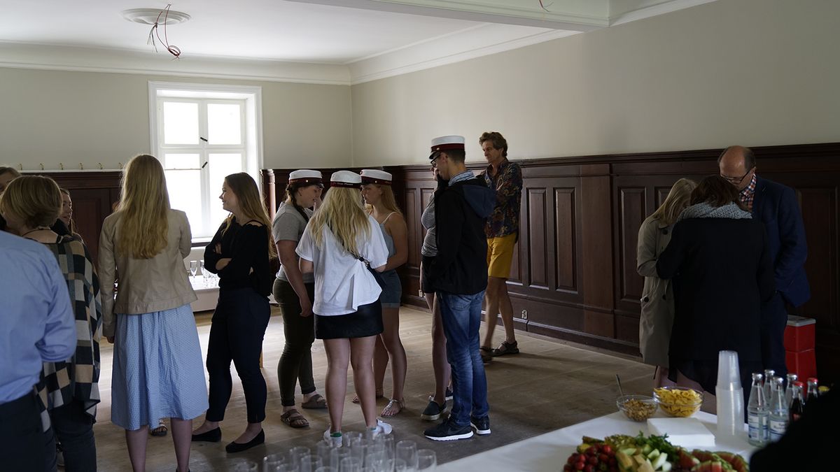 Officiel indvielse med taler og korsang