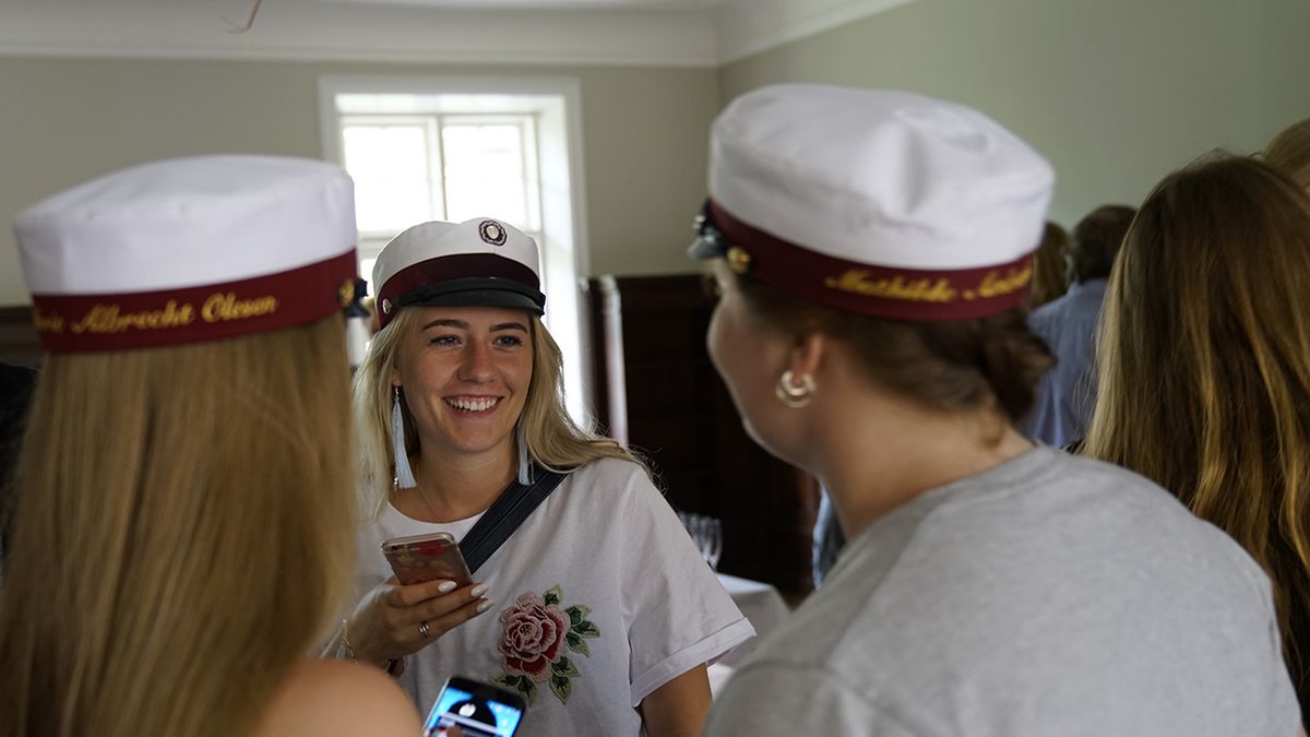 Officiel indvielse med taler og korsang