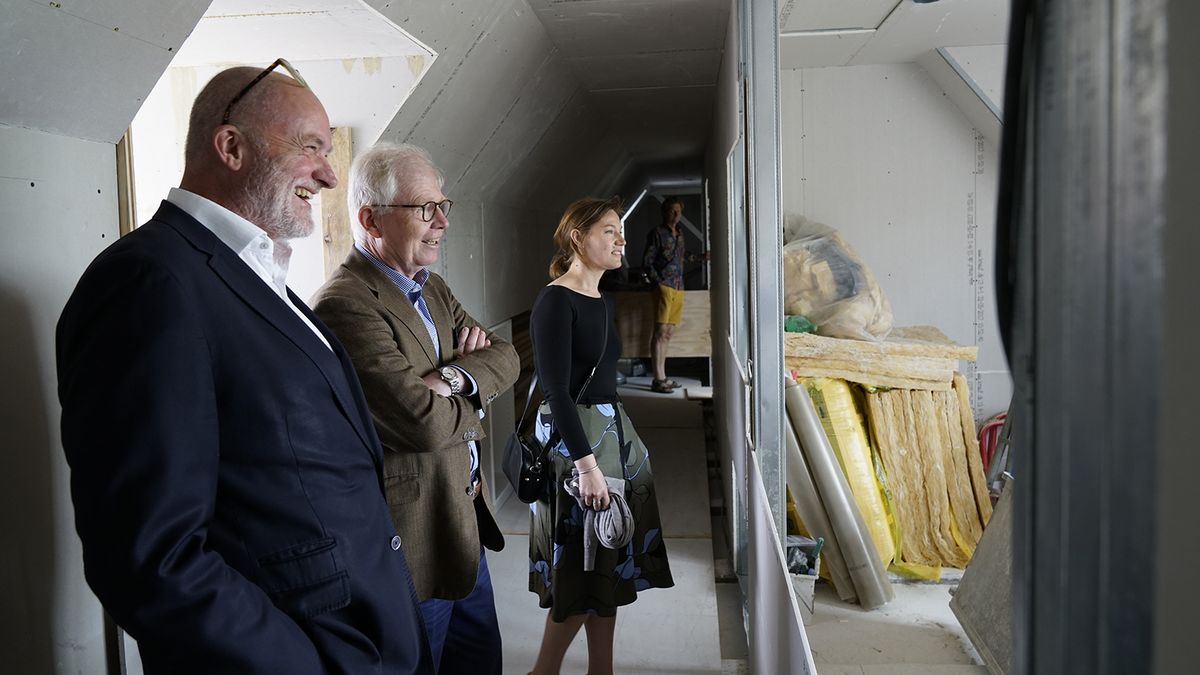 Officiel indvielse med taler og korsang