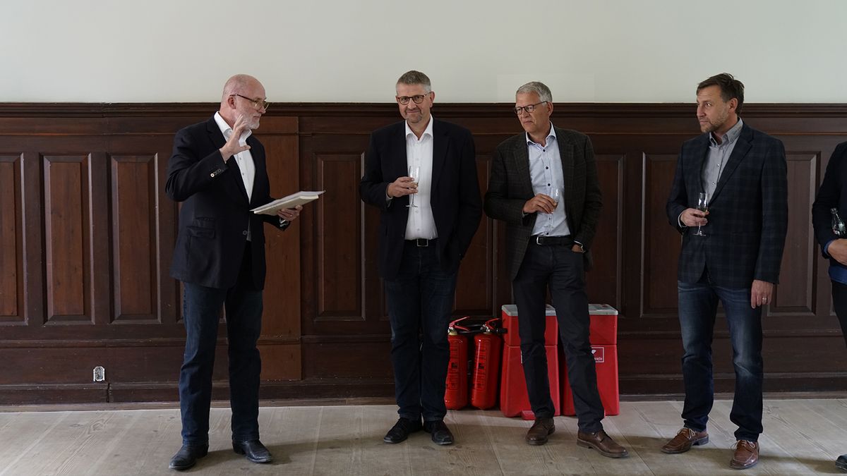 Officiel indvielse med taler og korsang