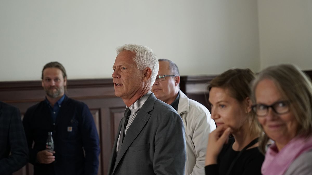 Officiel indvielse med taler og korsang