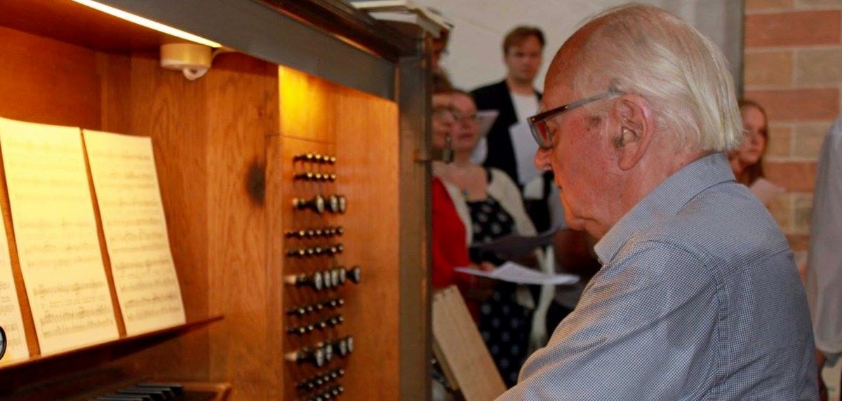 Organist Knud Vad takkede af