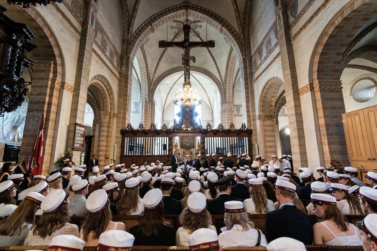 Se alle billederne fra dimissionen