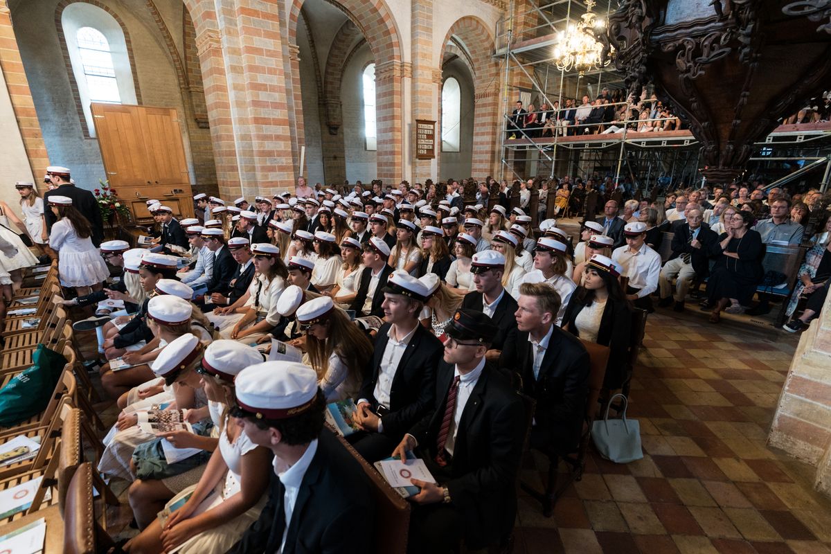 Se alle billederne fra dimissionen