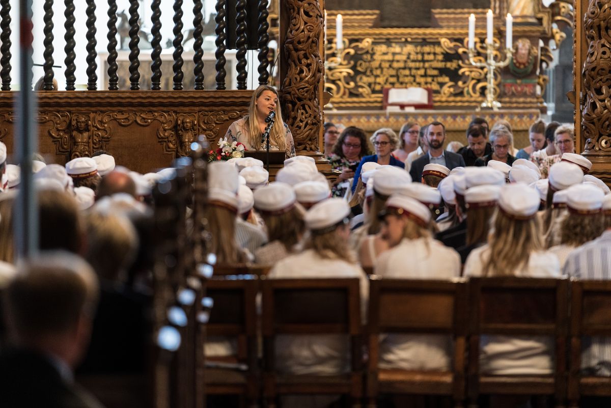 Se alle billederne fra dimissionen