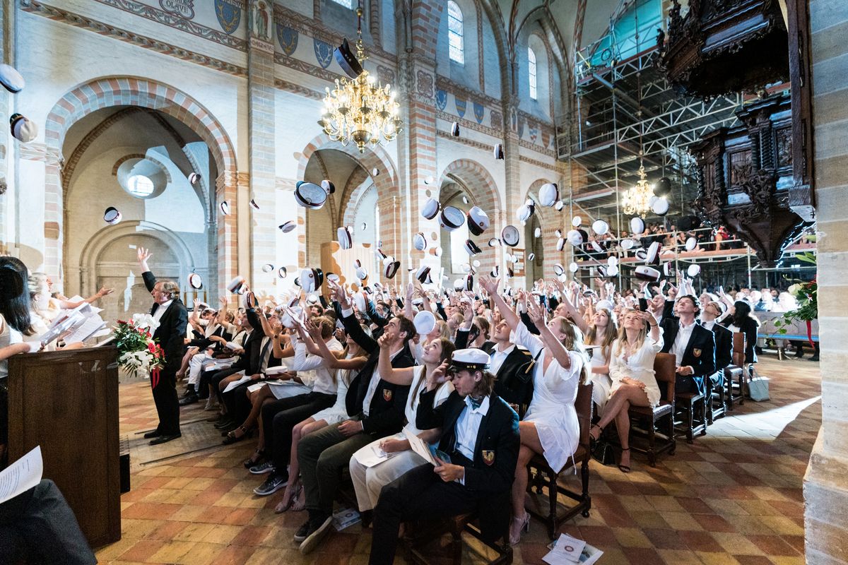 Se alle billederne fra dimissionen