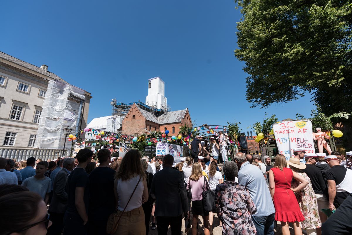 Se alle billederne fra dimissionen